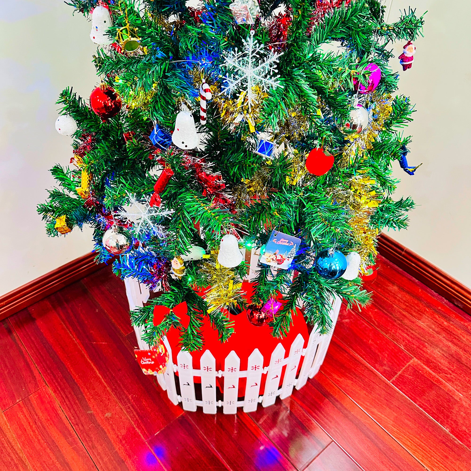 5ft Artificial Christmas Tree With LED Energy-saving Lights, Including 109 Pendant Tree Skirts And Guardrails