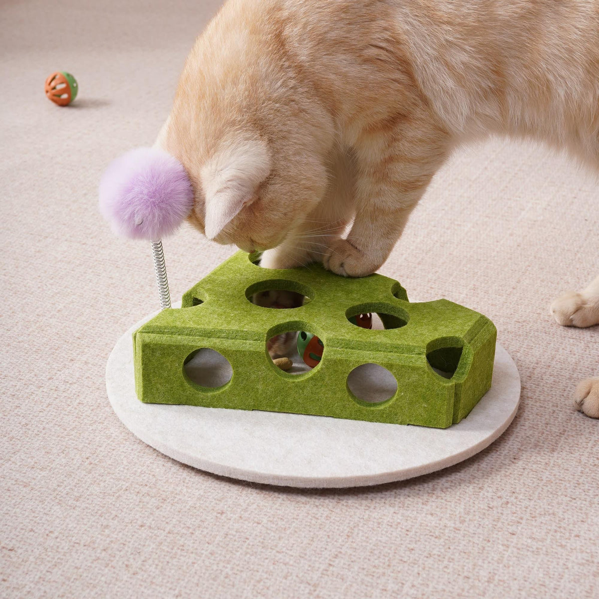 Cat Puzzle Toy With Ball And Spring-loaded Wand Felt Indoor Cat Toy Box Suction Cup Base Treat Puzzle Helps Cats Play Independently And Improves Their Intelligence.