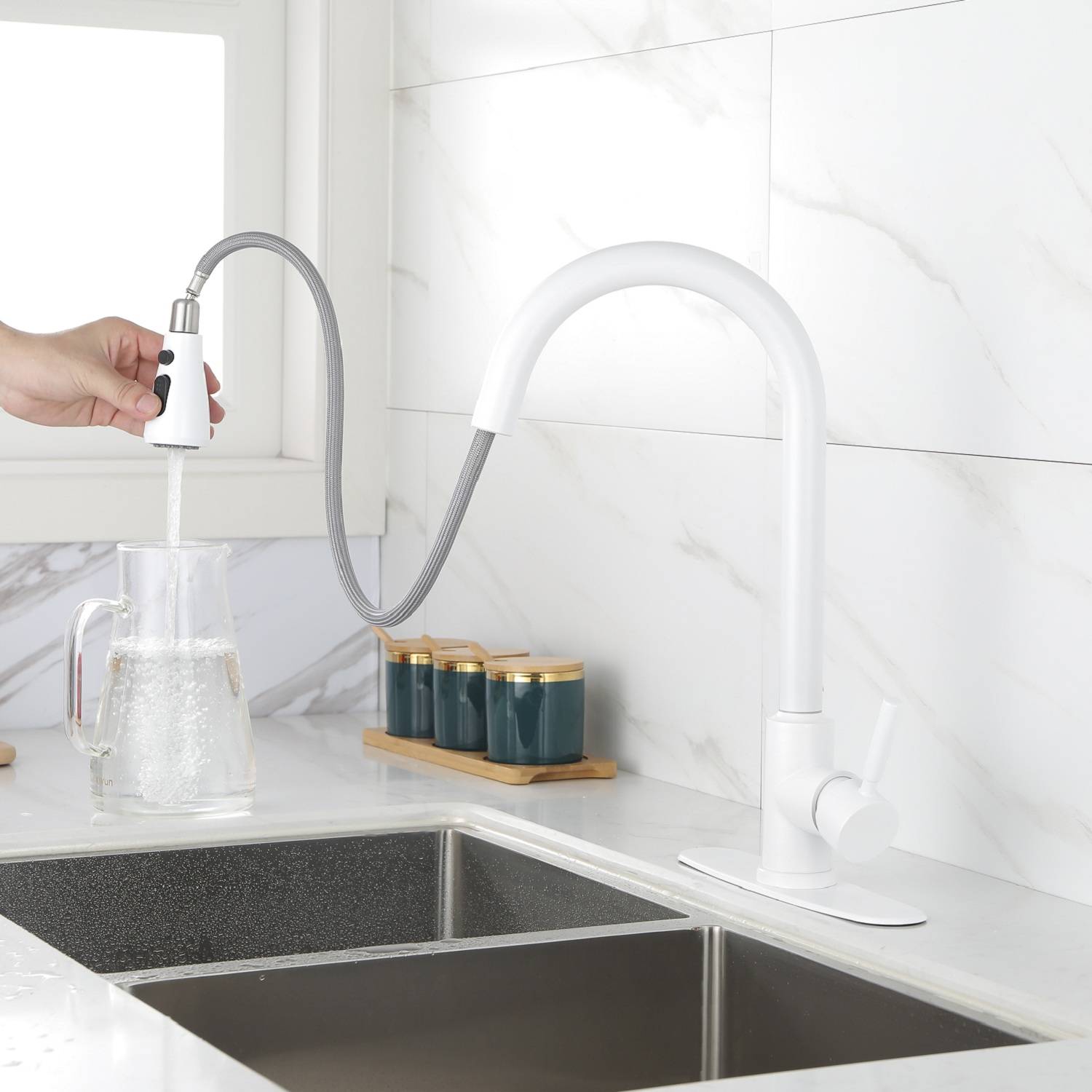 Kitchen Faucet With Pull Out Spraye