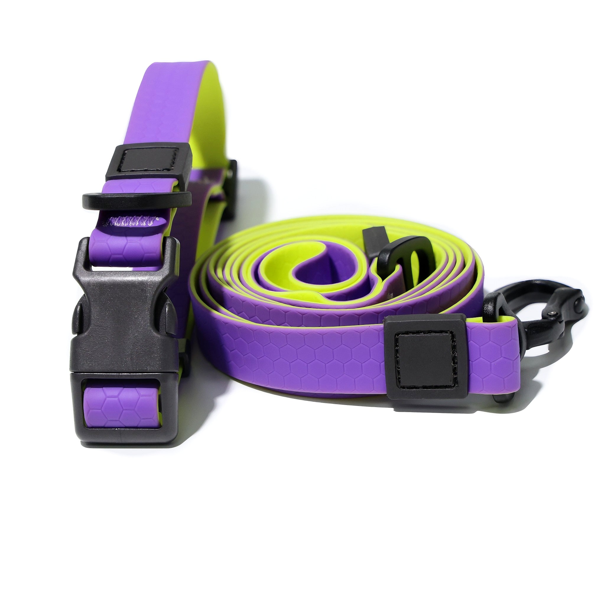 Honeycomb Embossed Dual-Color Pet Leash Set Is Stylish And Fashionable. The Embossed Surface Enhances The Leash's Grip, Preventing Slippage When Held. The Product Is Waterproof, Wear-resistant, Odor-r